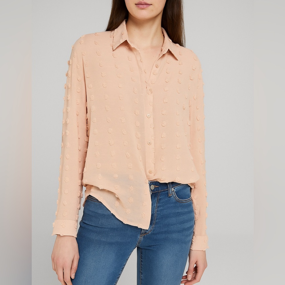 Textured Button-Up Blouse in Light Pink/Blush‎ Size Large